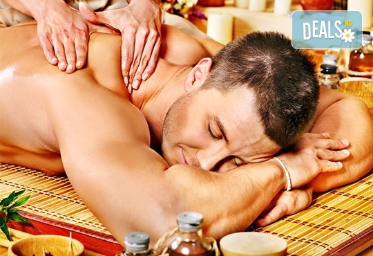 За любимия мъж! Дълбокотъканен масаж и Hot stone в Senses Massage &