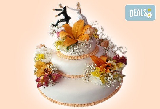 Сватбена торта с истински цветя: 60, 80 или 100 парчета от