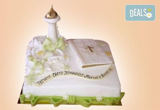 Торта за Кръщене с кръстче, Библия, свещ и надпис от Сладкарница