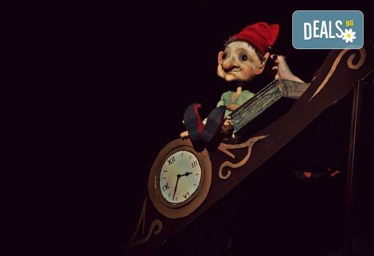 Театър за двама! „Каша за душата, или коледното джудже в бакалницата“ по Х. К. Андерсен на 8-ми декември (неделя), 11 часа в Младежки театър Николай Бинев - Снимка 3