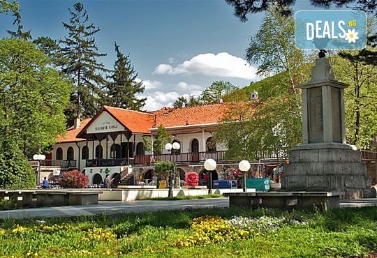 Отпразнувайте Никулден с приятели в Сърбия! 1 нощувка със закуска в Hotel Royal в Сокобаня и празнична вечеря с жива музика и неограничен алкохол в Bolji zivot! - Снимка 8