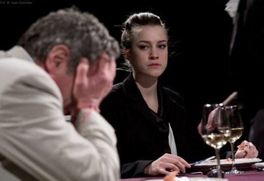 Гледайте черната комедия Покана за вечеря на 07.12. от 19ч., Камерна зала на Театър ''София'', билет за един - Снимка 2