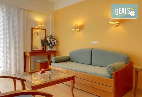 Нова година в Кавала, Гърция, със Запрянов Травел! 3 нощувки със закуски в Hotel Esperia 3*, Новогодишна вечеря в ресторант Kavaliotissa, транспорт - Снимка 2