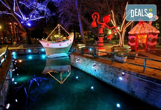 Еднодневна екскурзия до Коледното градче Онируполи в Драма със Запрянов Травел: транспорт и водач - Снимка 1