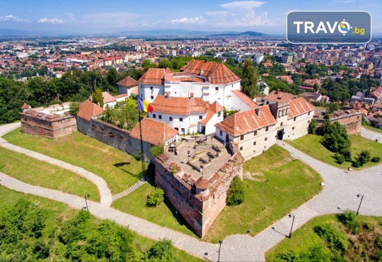 Вижте Румъния отблизо с България Травъл! 2 нощувки със закуски в хотел 2*/3*, транспорт и обиколка на Букурещ - Снимка 1