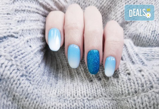 Поставяне на гел върху естествен нокът за укрепване на ноктите и маникюр с гел лак в студио за красота BEAUTY STAR до Mall of Sofia! - Снимка 1