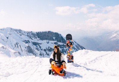 На ски в Боровец! Еднодневен наем на ски или сноуборд оборудване за възрастен или дете от Ски училище Hunters!