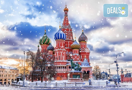 Нова година в Москва и Санкт Петербург с ТА Солвекс! Самолетни билети, 7 нощувки със 7 закуски и 3 обяда в хотели 4*, трансфери, включени екскурзии - Снимка 1