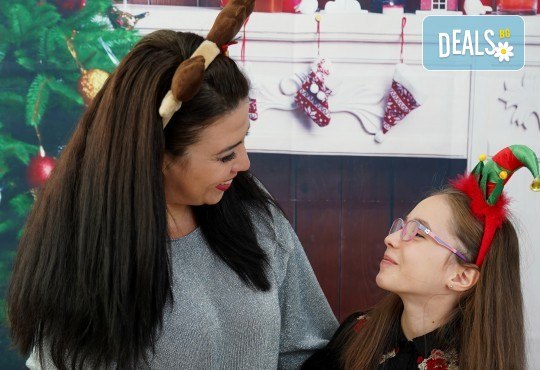 Kоледна фотосесия, семейна, детска или индивидуална, с много аксесоари в студио с Коледни декори и голяма елха, 30 обработени кадъра и подарък DVD! - Снимка 7