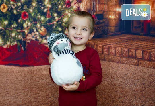 Kоледна фотосесия, семейна, детска или индивидуална, с много аксесоари в студио с Коледни декори и голяма елха, 30 обработени кадъра и подарък DVD! - Снимка 9