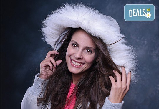 Коледна или зимна семейна, детска или индивидуална фотосесия в студио, в дома на клиента или на открито с 25 обработени кадъра от Фото студио Амели! - Снимка 4