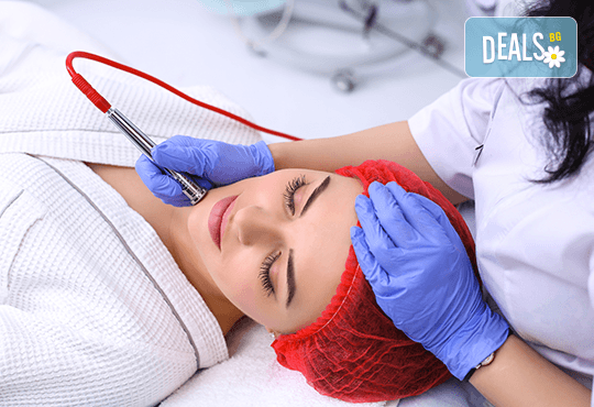 Почистване на лице с ултразвукова шпатула, вкарване на хидратиращ серум или диамантено микродермаабразио по избор в салон за красота Женско царство в Центъра! - Снимка 3