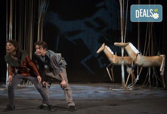 Среща с Дядо Коледа в театър София! ''Роня, дъщерята на разбойника'' на 21.12. от 11 ч. в Театър София, билет за двама! - Снимка 3