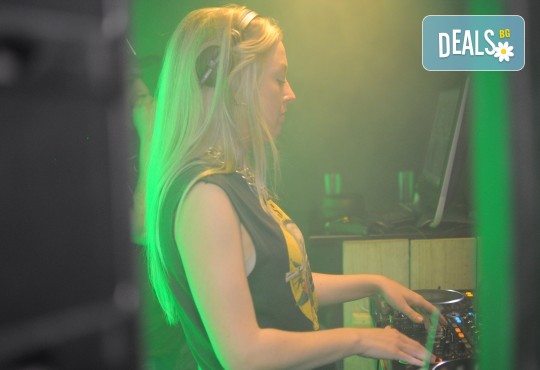 За Вашето Новогодишно, фирмено или частно парти, рожден ден, сватбено тържество, нощно/дневно заведение или абсолвентски бал предлагаме: цялостно озвучаване от DJ с апаратура, възможност за професионален фотограф и перкунсионист! - Снимка 3