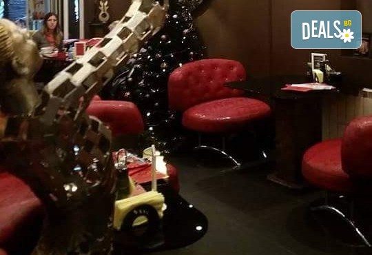 Баварска шоколадова торта с ягоди - 1кг ики 2кг. от сладкарница Лагуна! - Снимка 12