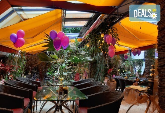 Апетитна йогуртова торта с малини - 1кг. ики 2кг. от сладкарница Лагуна! - Снимка 6