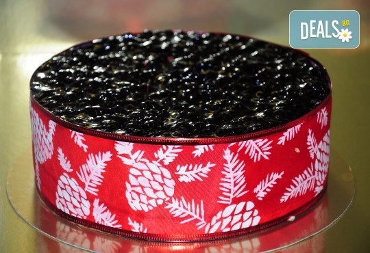 Почерпете любимите хора с баварска торта с къпини - 1кг. ики 2кг. от сладкарница Лагуна! - Снимка 1