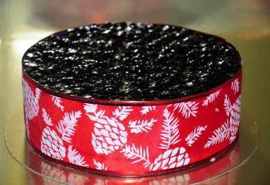 Почерпете любимите хора с баварска торта с къпини - 1кг. ики 2кг. от сладкарница Лагуна!