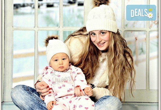 Зимна фотосесия в студио - бебешка, детска, индивидуална или семейна + подарък: фотокнига, от Photosesia.com! - Снимка 1