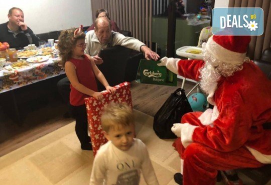 Посещение на Дядо Коледа и Снежанка на адрес на клиента в рамките на град София от Детски център Щастливи деца! - Снимка 5