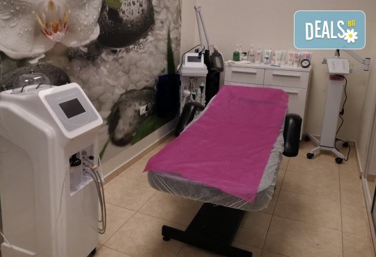 Ултразвуково почистване на лице с френска и българска козметика + масаж и медицинска маска в Студио за красота BEAUTY STAR до Mall of Sofia! - Снимка 6