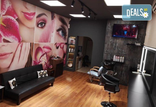 Ултразвуково почистване на лице с френска и българска козметика + масаж и медицинска маска в Студио за красота BEAUTY STAR до Mall of Sofia! - Снимка 9