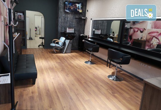 Ултразвуково почистване на лице с френска и българска козметика + масаж и медицинска маска в Студио за красота BEAUTY STAR до Mall of Sofia! - Снимка 8