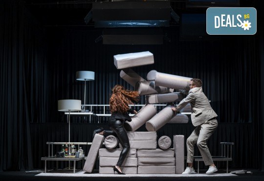 Гледайте Весела Бабинова, Христо Пъдев и Анастасия Лютова в Сцени от един семеен живот на 29-ти януари (сряда) в Малък градски театър Зад канала! - Снимка 5