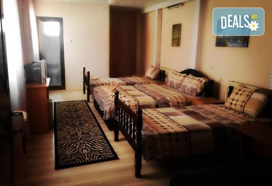 Почивка край брега на Охридското езеро през лятото! 5 нощувки със закуски и вечери във вила Ловец, транспорт и посещение на Скопие - Снимка 13