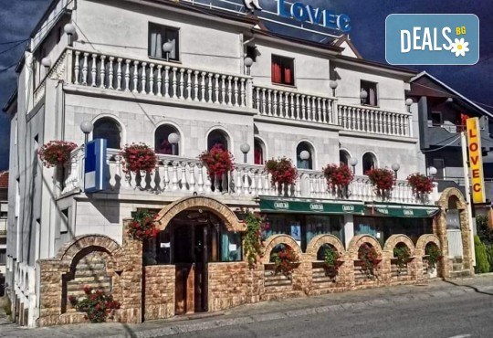 Почивка край брега на Охридското езеро през лятото! 5 нощувки със закуски и вечери във вила Ловец, транспорт и посещение на Скопие - Снимка 10