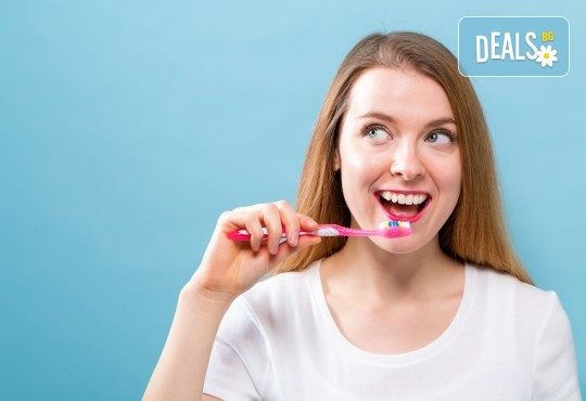 Почистване на зъбен камък с ултразвук, полиране с Air Flow и безплатен преглед на цялото семейство в DentaLux! - Снимка 1