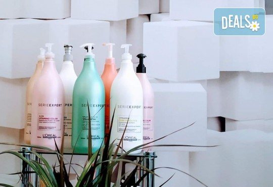 Красива кожа! Почистване и оформяне на вежди, нанасяне на пилинг и златна маска за лице в студио Нова - Снимка 7