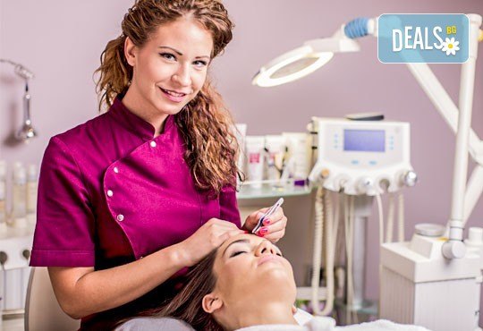 Красива кожа! Почистване и оформяне на вежди, нанасяне на пилинг и златна маска за лице в студио Нова - Снимка 4