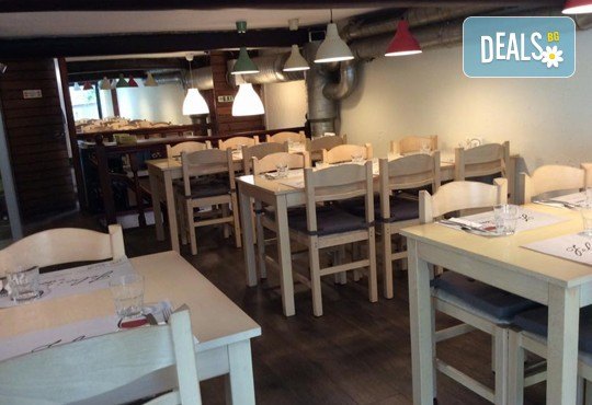 Опитайте най-вкусната пица в София! Заповядайте в ресторант La Felicità и вземете изкусителна италианска пица с кашкавал по Ваш избор! - Снимка 8