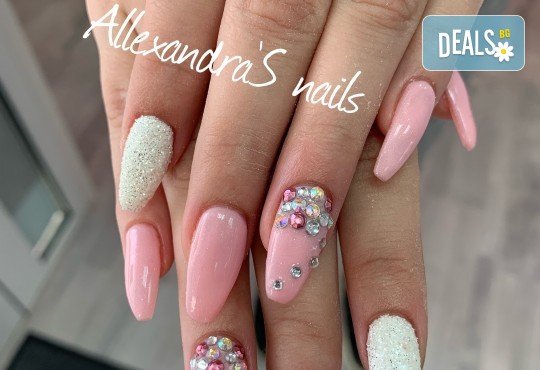 Дълги и изящни нокти! Изграждане на ноктопластика с гел и маникюр с гел лак в студио Бейбъл, Студентски град! - Снимка 5