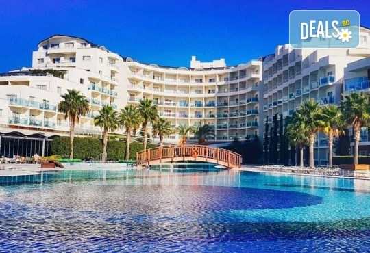 Лятна почивка в Sea Light Resort Hotel 5*, Кушадасъ, Турция! 7 нощувки на база 24 ч. Ultra All Inclusive, безплатно за дете до 13 г., възможност за транспорт! - Снимка 1