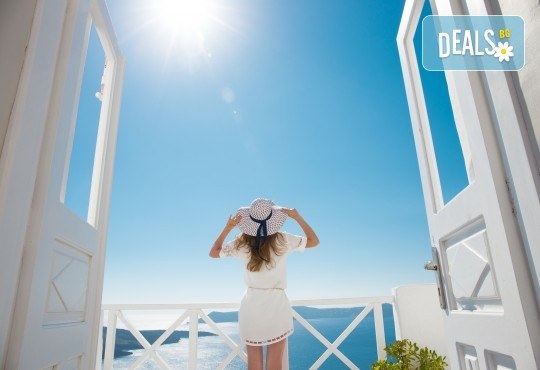 Лятна почивка на о. Санторини! 6 нощувки със закуски, транспорт, фериботни билети и посещение на Атина - Снимка 3