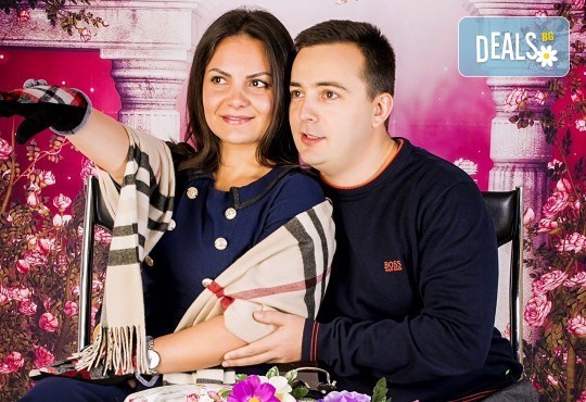 Подарете с любов! Романтична студийна фотосесия с 20 обработени кадъра от Pandzherov Photography - Снимка 1