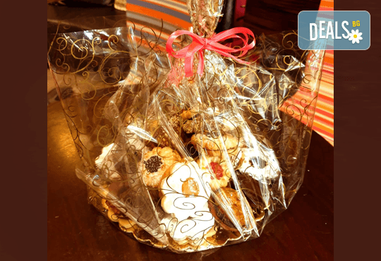 За празниците в офиса! 1 кг. домашни гръцки сладки: седем различни вкуса сладки с шоколад, макадамия и кокос, майсторска изработка от Сладкарница Джорджо Джани - Снимка 10