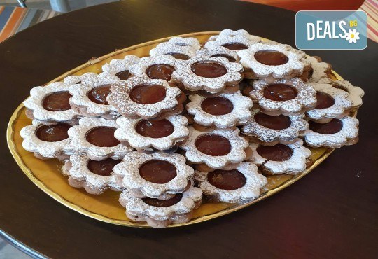За празниците в офиса! 1 кг. домашни гръцки сладки: седем различни вкуса сладки с шоколад, макадамия и кокос, майсторска изработка от Сладкарница Джорджо Джани - Снимка 6