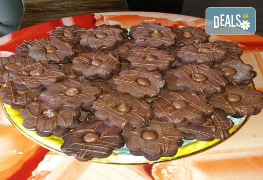За празниците в офиса! 1 кг. домашни гръцки сладки: седем различни вкуса сладки с шоколад, макадамия и кокос, майсторска изработка от Сладкарница Джорджо Джани - Снимка 8