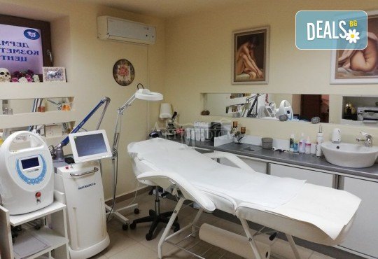 Мезотерапия срещу стрии, белези и целулит на зона по избор с ново поколение смарт мезопистолет и италиански медицински мезококтейли в Skin Nova - Снимка 5