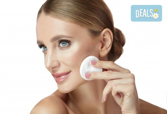 Сияйна кожа! Медицинско почистване на лице и нанасяне на подхранваща ампула според типа кожа в Beauty Salon Tesori - Снимка 1