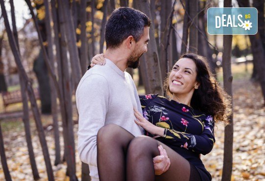 За Свети Валентин! Портретна фотосесия за двама на открито или в студио с 25 обработени кадъра от Фото Студио Амели - Снимка 1