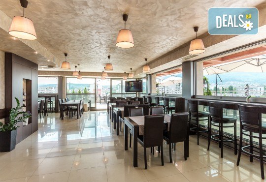 Специално предложение за Свети Валентин! Романтична вечеря за двама с изискано меню в Скай Бар Грами на 14-ти февруари - Снимка 12