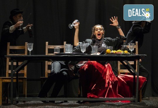 Гледайте черната комедия Емигрантски рай на 11.02. от 19ч. в Театър ''София'', билет за един! - Снимка 7