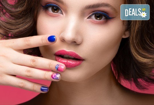 Сбогом чупливи нокти! Поставяне на последно поколение заздравяваща основа - фибростъкло или каучукова база, маникюр с гел лак KODI, 2 декорации и масаж на ръцете в Женско Царство! - Снимка 1