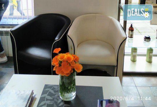 За поддържана, млада и сияйна кожа! Ултразвуково почистване на лице, златна терапия със златна маска и ампула в студио Нова - Снимка 12