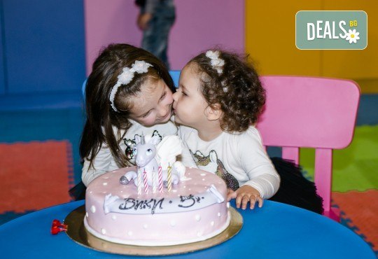 Запечатайте празничните моменти! Заснемане на рожден ден или семеен празник до 1:30 ч. от Фото Студио Амели - Снимка 6