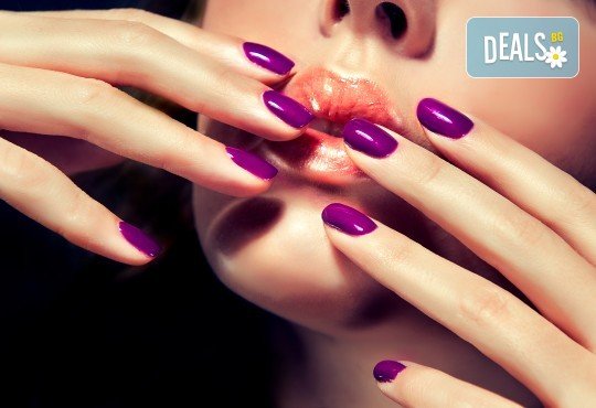 Дълготраен маникюр с гел лак от богатата палитра на Gelish, Bluesky или Black Bottle в салон за красота Alex Nails - Снимка 2